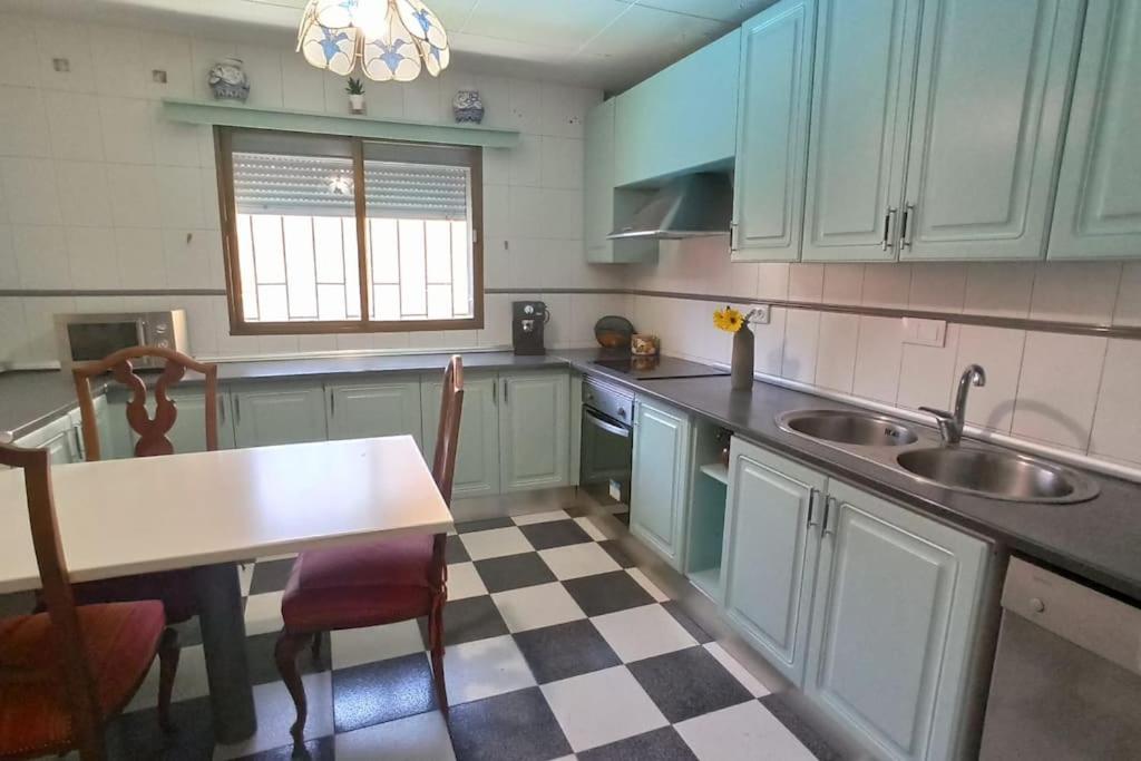 הוילה Huétor Vega Casa Con Piscina Y Barbacoa A 3 Kilometros De La Alhambra מראה חיצוני תמונה